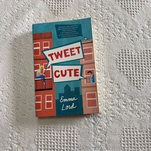 Tweet Cute by Emma Lord